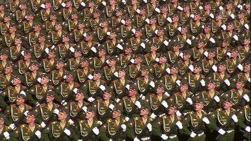 LLEGÓ LA HORA DE DERRIBAR MUROS INVISIBLES Military-parade